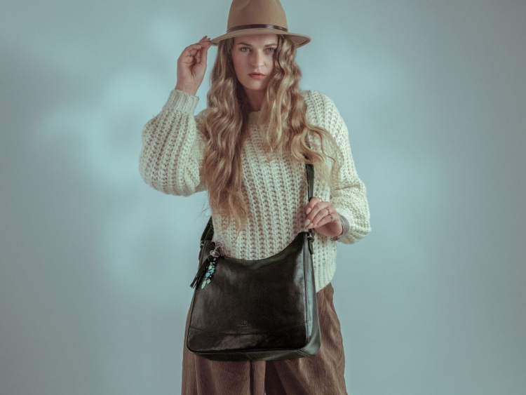 banner_22_Crossbody bag je praktická kabelka s dlouhým popruhem