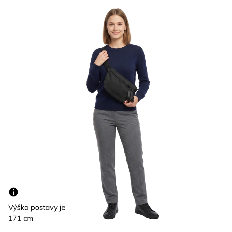 Prostorná nylonová ledvinka se širokým popruhem Carmelo materiál nylon zapínání na zip barva béžová velikost střední 6612 BE LE Na postavě