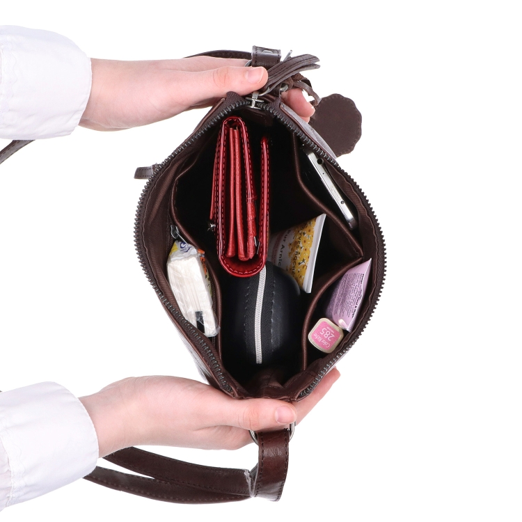 Kožená crossbody kabelka s přívěskem Noelia Bolger materiál kůže zapínání na zip barva hnědá velikost malá NB 3100 H Vnitřek