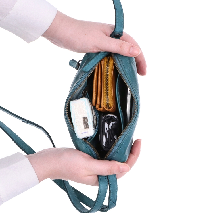 Minimalistická kožená crossbody kabelka Noelia Bolger materiál kůže zapínání na zip barva tyrkysová velikost malá NB 2417 TYR Vnitřek