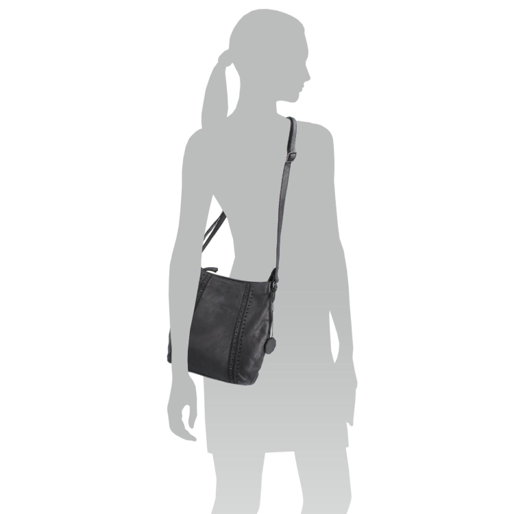 Kožená kabelka s perforací a nastavitelným crossbody popruhem Noelia Bolger materiál kůže zapínání na zip barva černá velikost střední NB 2029 C Na postavě