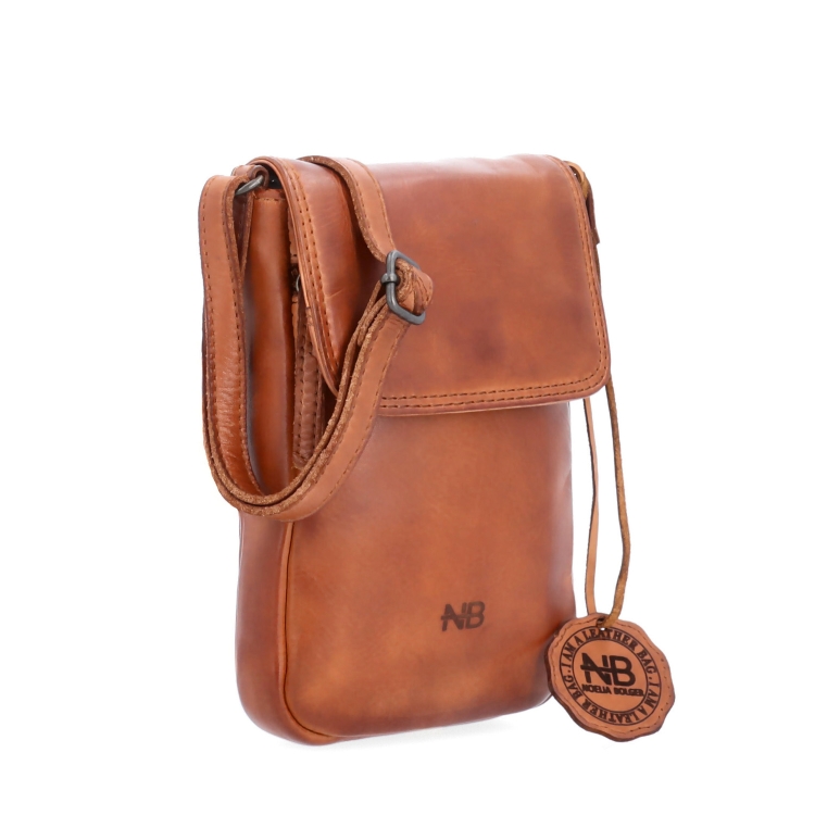Kožená crossbody taška s klopou Noelia Bolger materiál kůže zapínání s klopou barva koňaková velikost malá NB 2418 KO