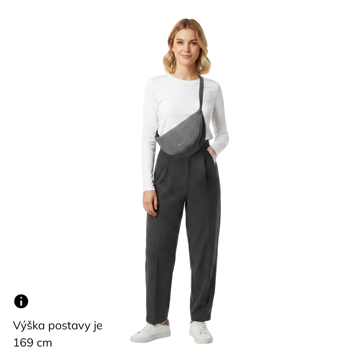 Stylový dámský moonbag ze syntetického materiálu Tangerin materiál syntetická kůže zapínání na zip barva šedá velikost malá 1112 ANT Na postavě