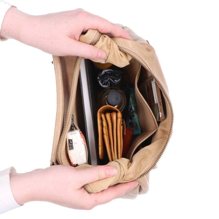 Kožená hobo kabelka se dvěma zipovými kapsami Noelia Bolger materiál kůže zapínání na zip barva béžová velikost střední NB 2426 BE Vnitřek