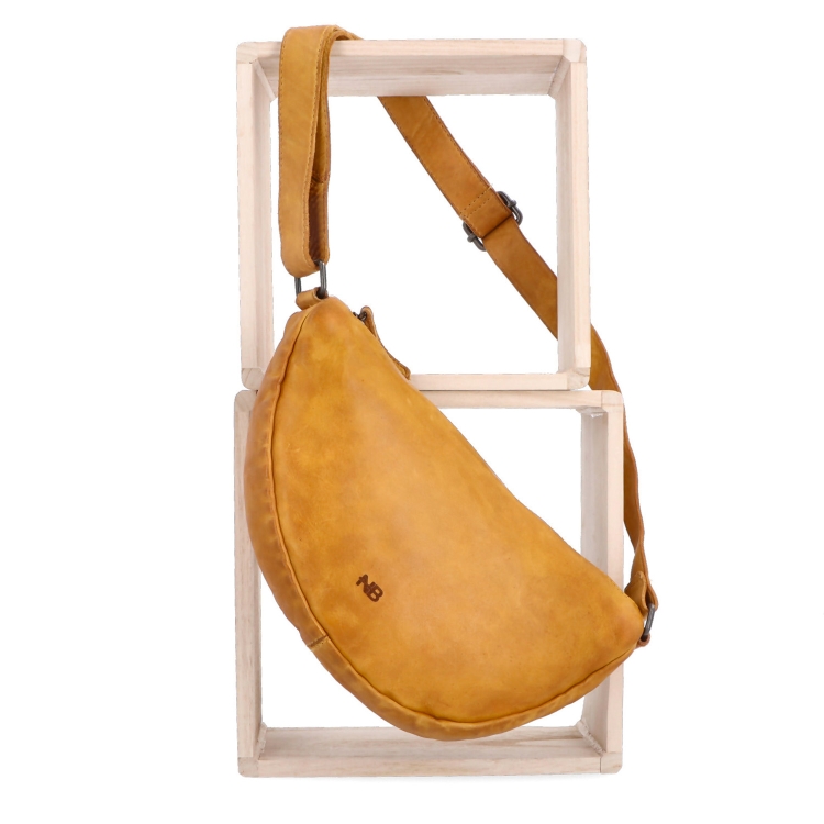 Asymetrická kožená moonbag kabelka Noelia Bolger materiál kůže zapínání na zip barva žlutá velikost malá NB 2413 ZLU