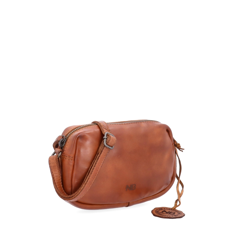 Minimalistická kožená crossbody kabelka Noelia Bolger materiál kůže zapínání na zip barva koňaková velikost malá NB 2417 KO