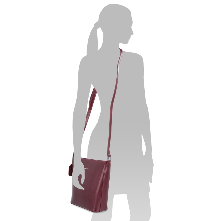 Malá elegantní kožená crossbody kabelka Noelia Bolger materiál kůže zapínání na zip barva červená velikost malá NB 0065 TCV Na postavě