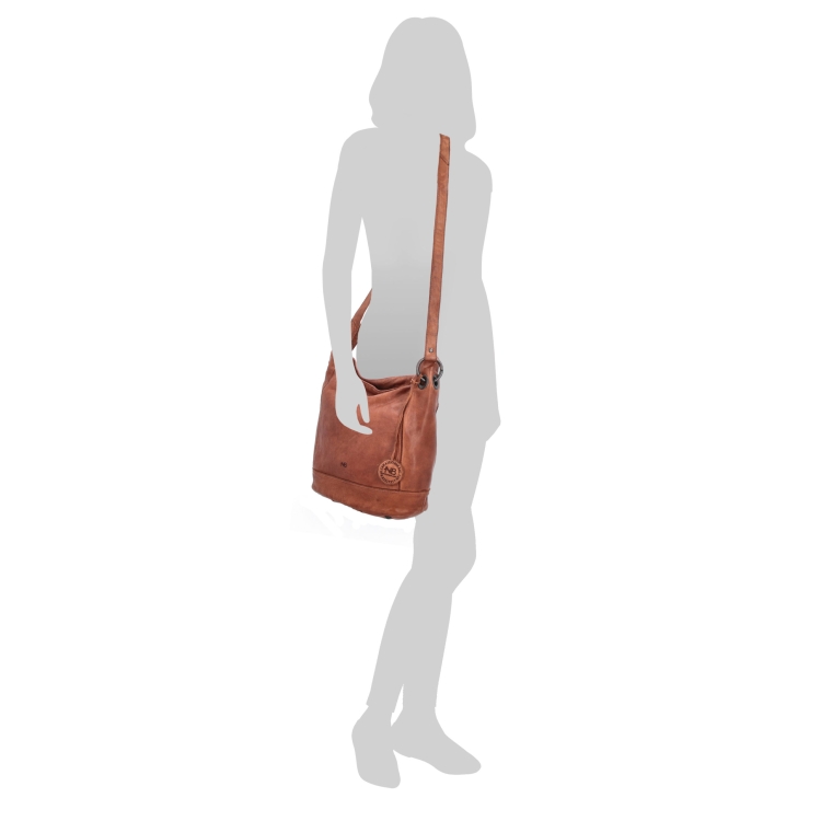 Kožená crossbody kabelka s designovým prošitím Noelia Bolger materiál kůže zapínání na zip barva koňaková velikost střední NB 2089 KO Na postavě