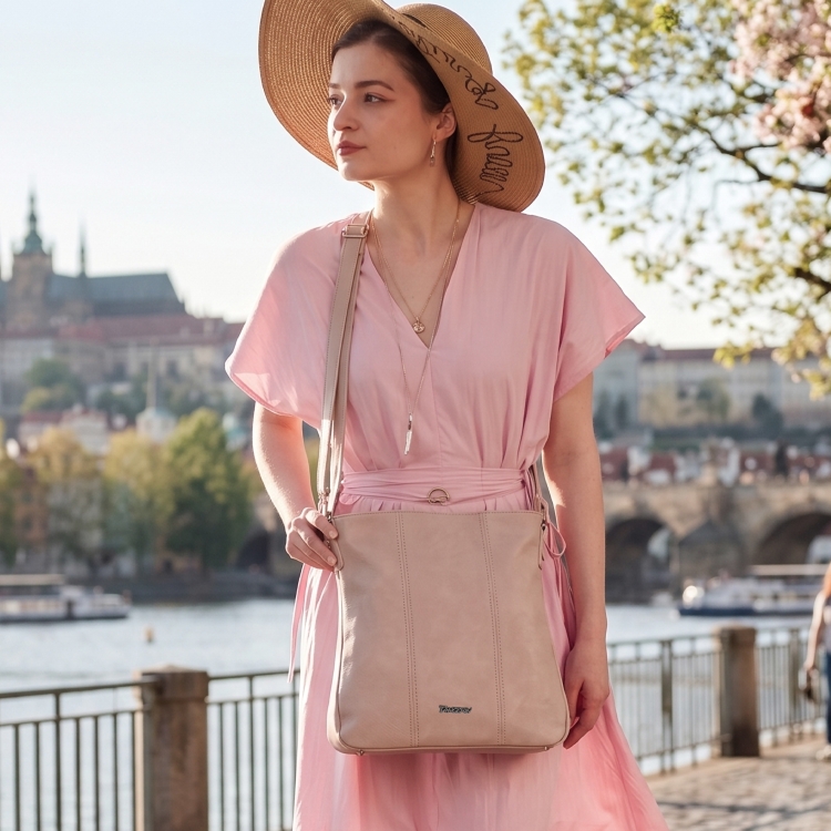 Crossbody kabelka Tangerin materiál syntetická kůže zapínání na zip barva růžová velikost střední 8004 LI Lifestyle