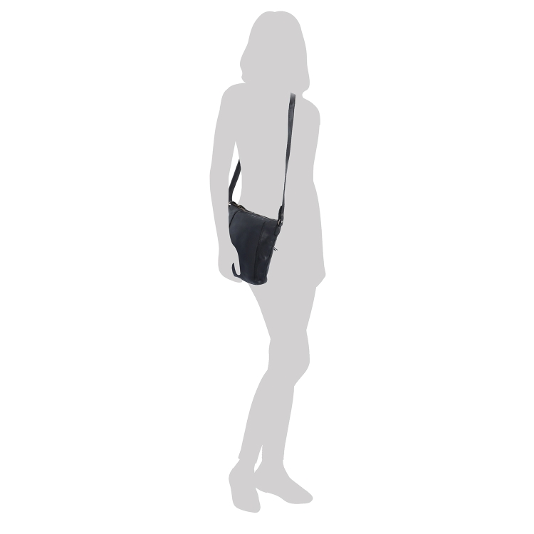 Malá kožená crossbody s prošitím Noelia Bolger materiál kůže zapínání na zip barva černá velikost malá NB 2086 C Na postavě