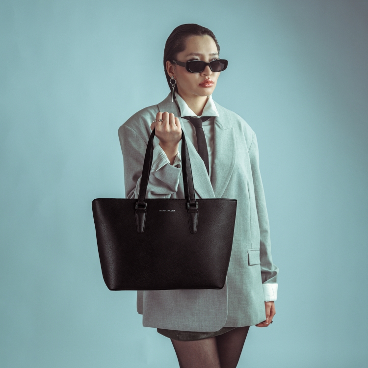 Shopperka z kůže saffiano Noelia Bolger materiál kůže barva černá velikost velká NB 0030 C Lifestyle