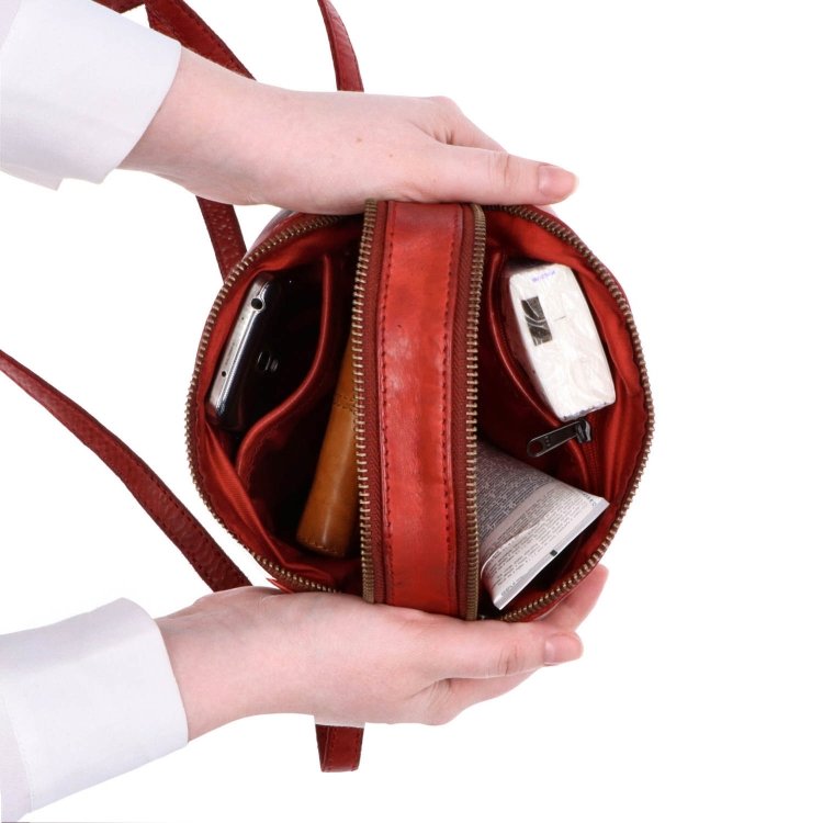 Kvalitní kožená crossbody kabelka Noelia Bolger materiál kůže zapínání na zip barva červená velikost malá NB 2408 CV Vnitřek