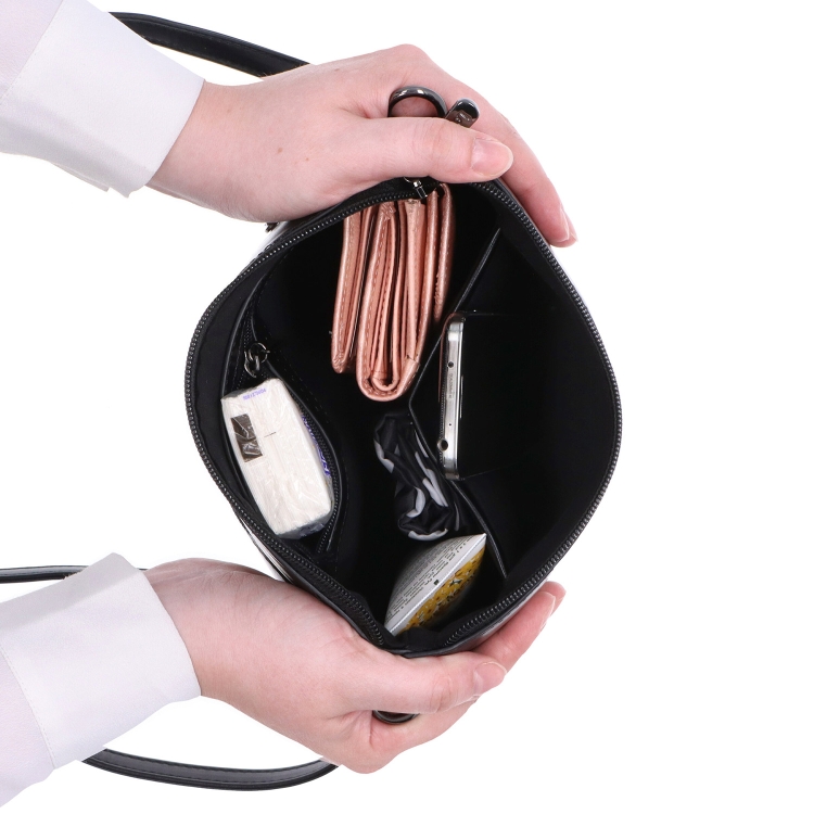 Elegantní crossbody kabelka s řetízkem Le Sands materiál syntetická kůže zapínání na zip barva černá velikost malá 4379 C Vnitřek