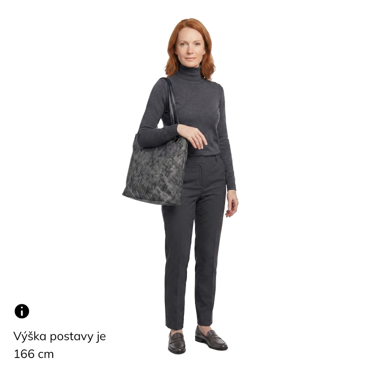Dámská kabelka přes rameno s jemným motivem Carmelo materiál syntetická kůže zapínání na zip barva metalická velikost velká 4381 STR Na postavě