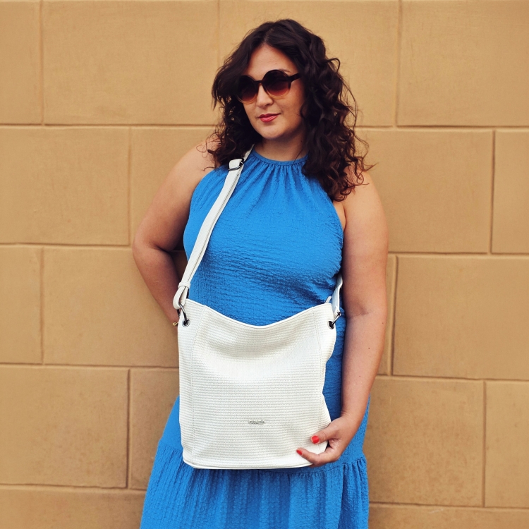 Crossbody kabelka v elegantním designu Carmelo materiál syntetická kůže zapínání na zip barva béžová velikost střední 4339 K Lifestyle
