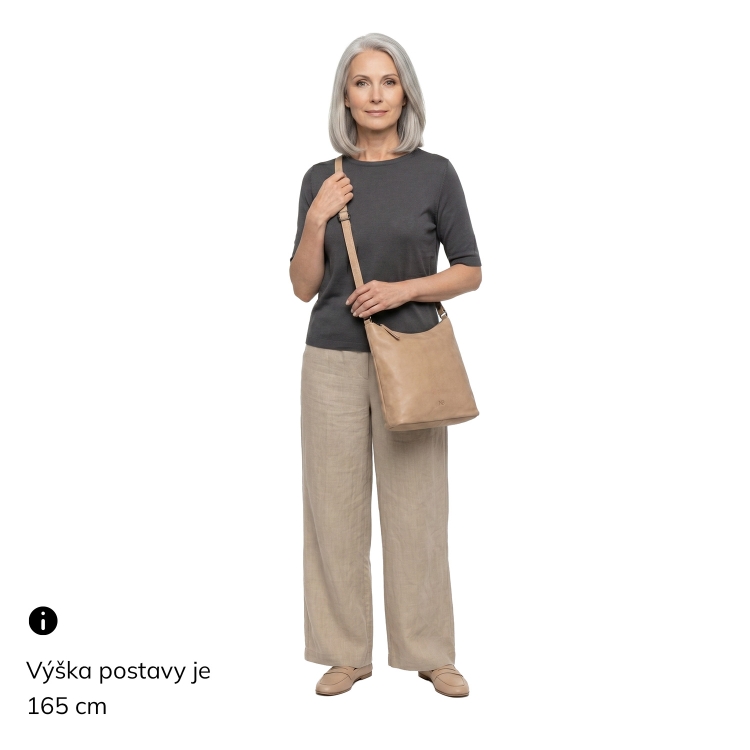Nadčasová kožená kabelka přes rameno Noelia Bolger materiál kůže zapínání na zip barva béžová velikost střední NB 2405 BE Na postavě