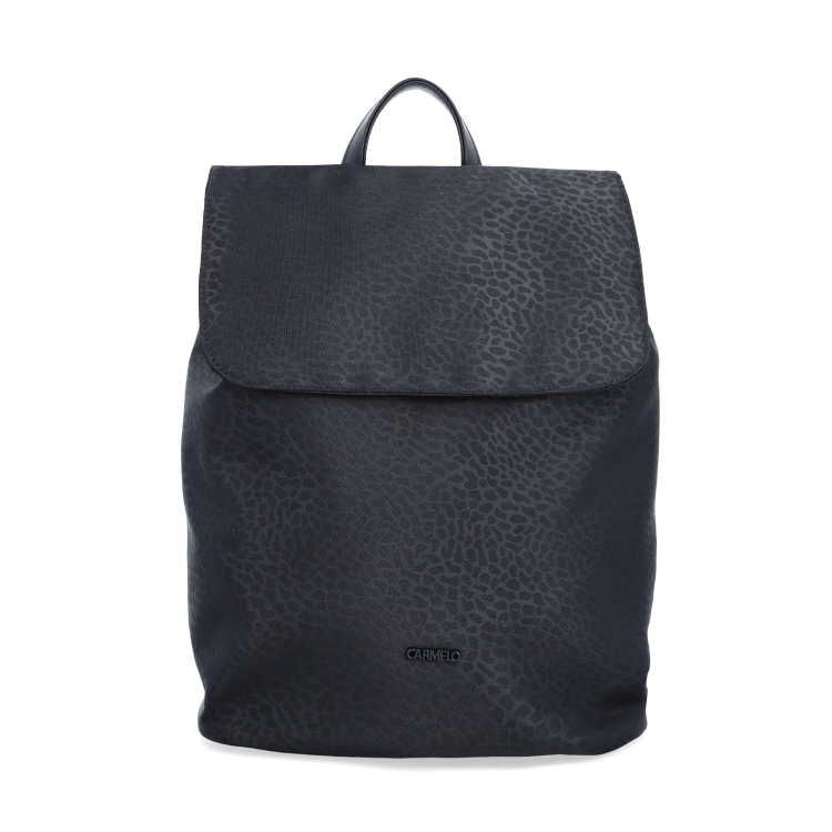 Městský nylonový batoh v moderním střihu Carmelo materiál nylon zapínání na zip barva černá velikost střední 6608 C LE Zepředu