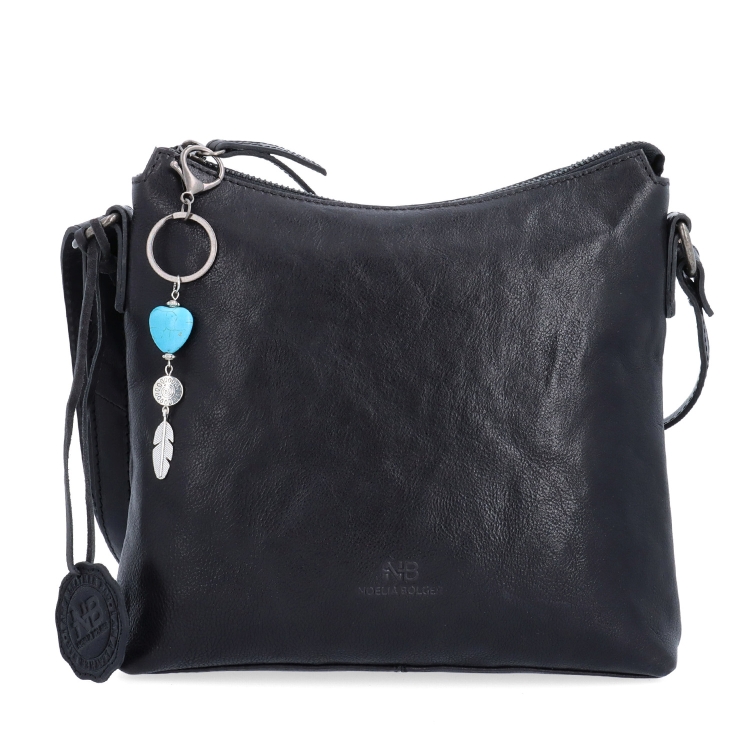 Kožená crossbody kabelka s přívěskem Noelia Bolger materiál kůže zapínání na zip barva černá velikost malá NB 3100 C Zepředu