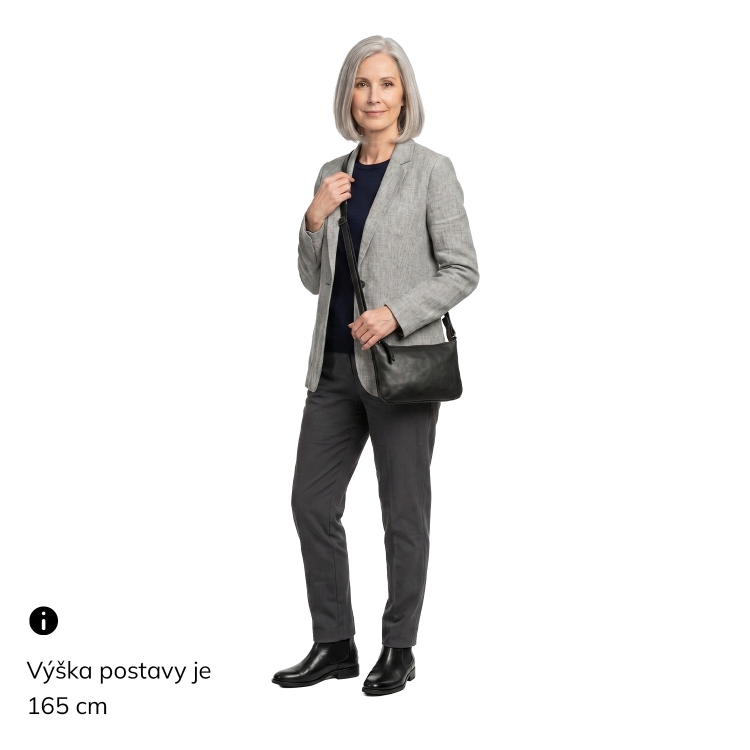 Malá elegantní kožená crossbody kabelka Noelia Bolger materiál kůže zapínání na zip barva černá velikost malá NB 2420 C Na postavě