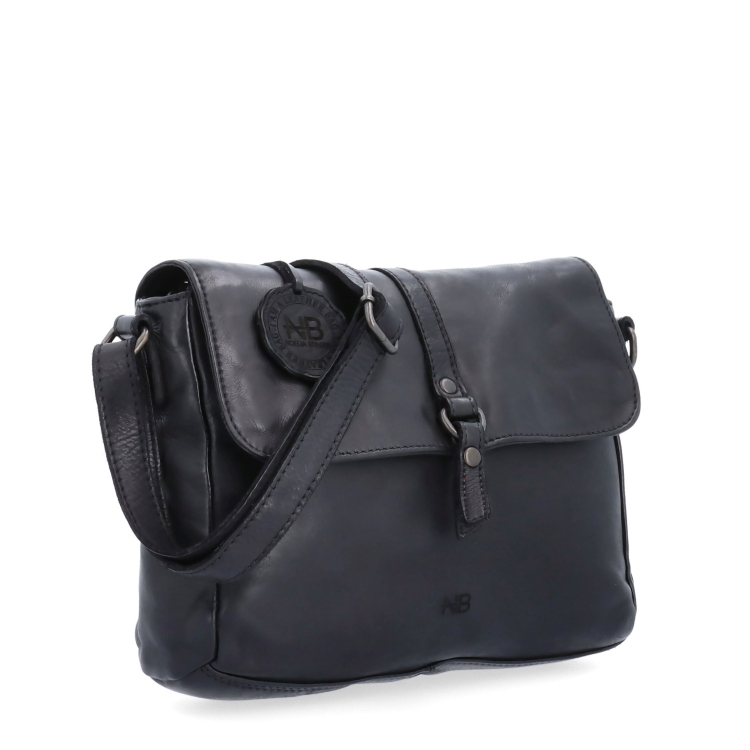 Kožená crossbody kabelka s klopou Noelia Bolger materiál kůže zapínání s klopou barva černá velikost střední NB 2416 C