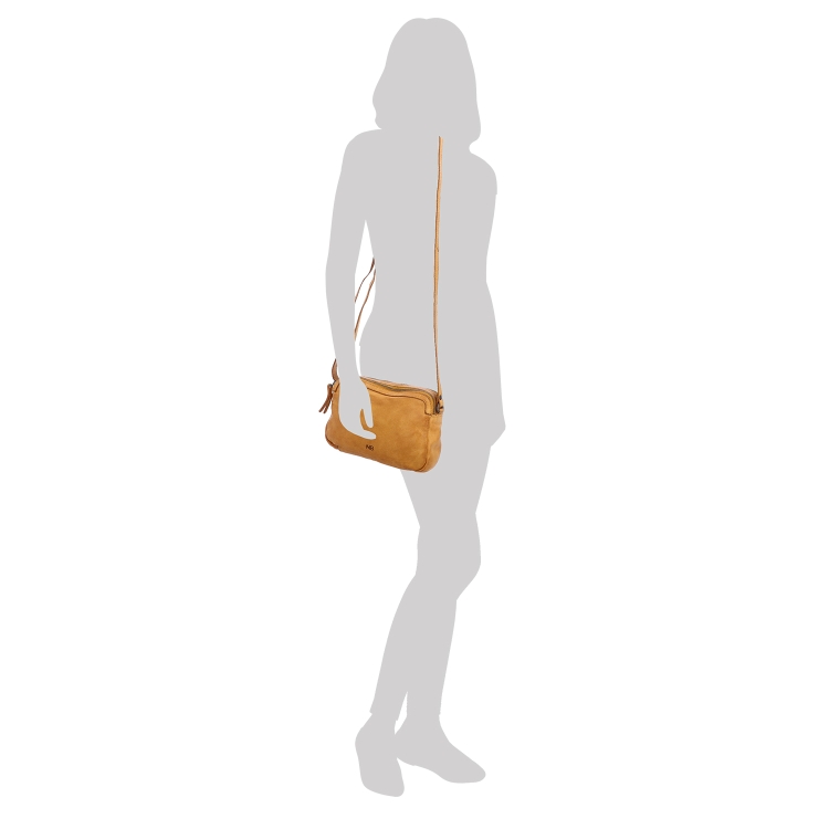 Minimalistická kožená crossbody kabelka Noelia Bolger materiál kůže zapínání na zip barva žlutá velikost malá NB 2407 ZLU Na postavě