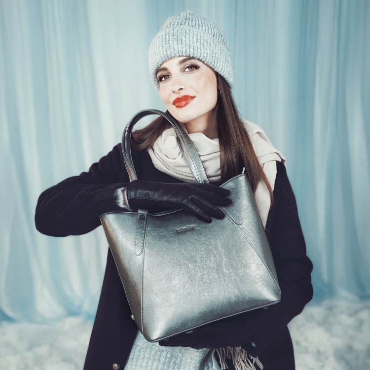 Prostorná shopper kabelka přes rameno Le Sands materiál syntetická kůže zapínání na zip barva metalická velikost velká 7703 TI Lifestyle