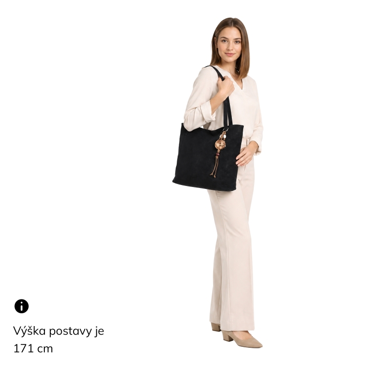 Stylová kabelka přes rameno s odnímatelným přívěskem Carmelo materiál syntetická kůže zapínání na zip barva černá velikost velká 4665 C Na postavě