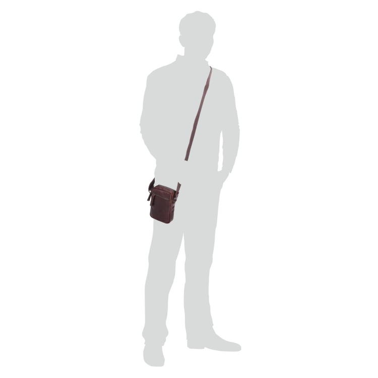 Malá kožená crossbody Poyem materiál kůže zapínání na zip barva hnědá velikost malá 2220 Poyem H Na postavě