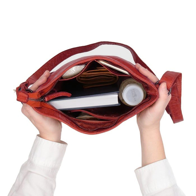 Kožená crossbody kabelka ve vintage stylu Noelia Bolger materiál kůže zapínání na zip barva červená velikost malá NB 2001 CV Vnitřek