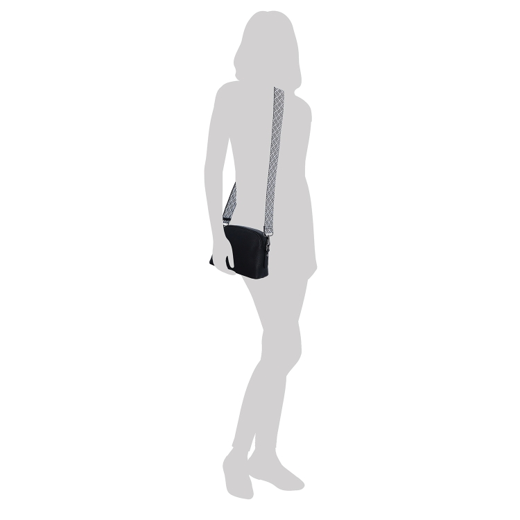 Malá crossbody kabelka s širokým popruhem Carmelo materiál syntetická kůže zapínání na zip barva černá velikost malá 4355 C Na postavě