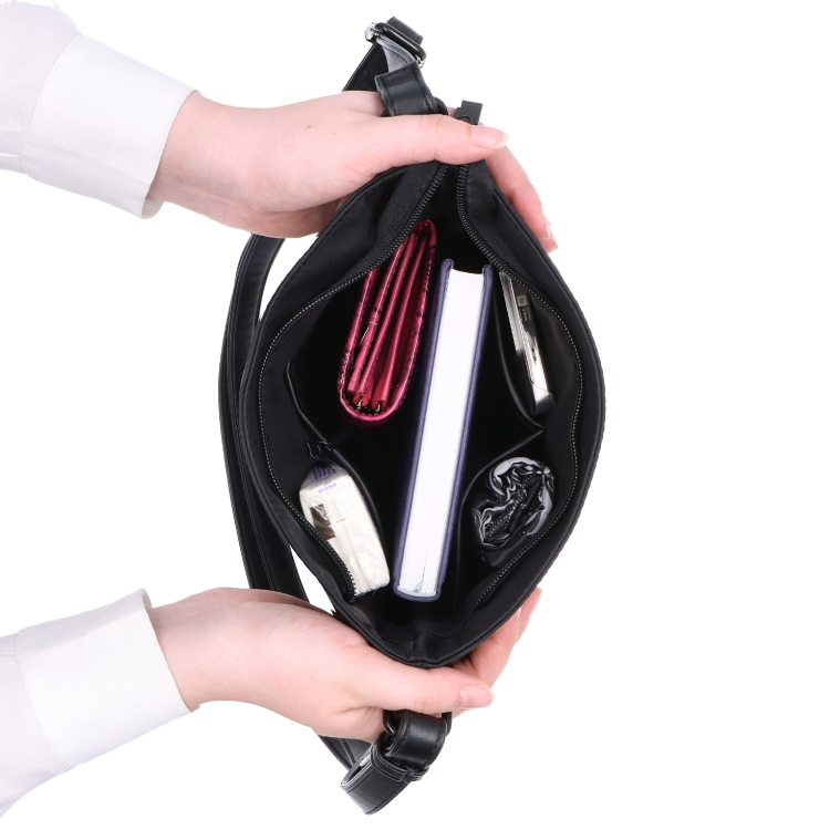 Stylová dámská crossbody kabelka z nylonu Carmelo materiál nylon zapínání na zip barva černá velikost malá 6606 C LE Vnitřek