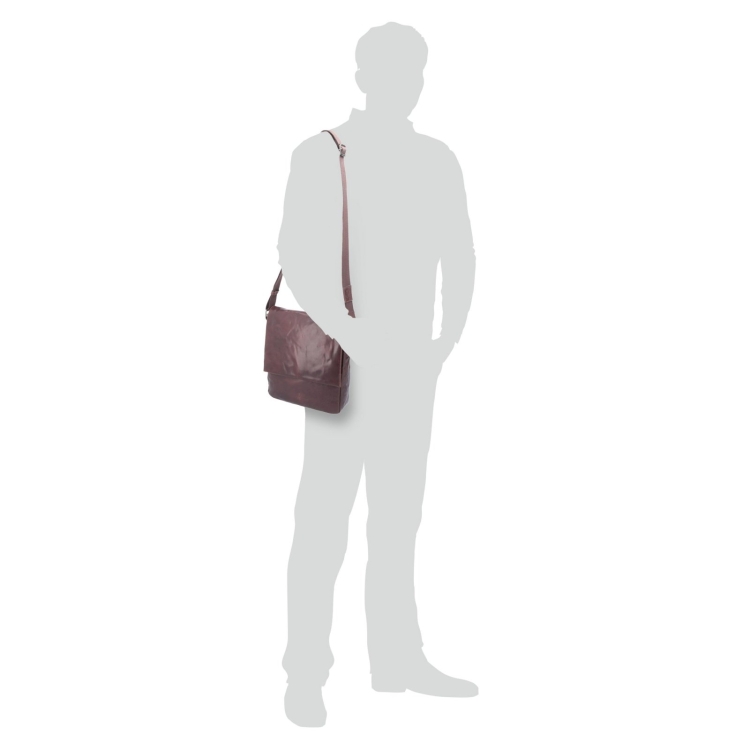 Kožená crossbody klopna Poyem materiál kůže zapínání s klopou barva hnědá velikost střední 2207 Poyem H Na postavě