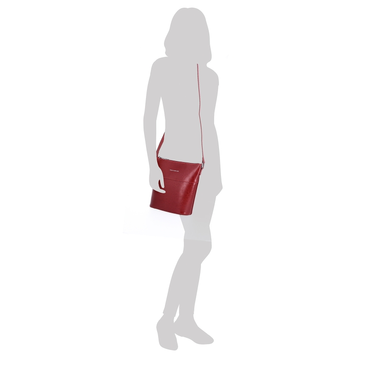 Luxusní kožená crossbody kabelka Noelia Bolger materiál kůže zapínání na zip barva červená velikost malá NB 0077 TCV Na postavě
