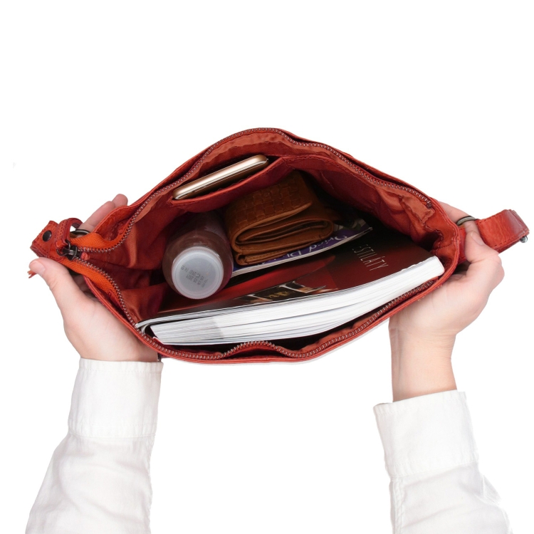 Kožená crossbody kabelka s prošíváním Noelia Bolger materiál kůže zapínání na zip barva červená velikost střední NB 2002 CV Vnitřek