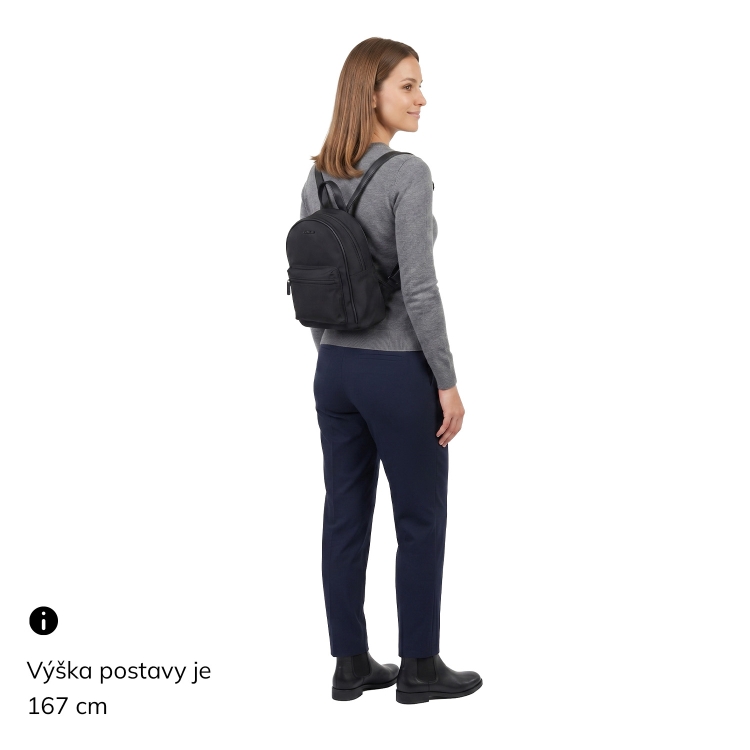 Malý nylonový batůžek pro ženy Carmelo materiál nylon zapínání na zip barva béžová velikost malá 6604 BE LE Na postavě
