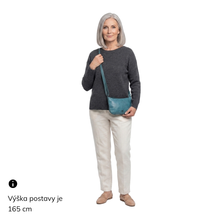 Malá elegantní kožená crossbody kabelka Noelia Bolger materiál kůže zapínání na zip barva tyrkysová velikost malá NB 2420 TYR Na postavě