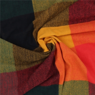 Příjemná šála s kostkovaným vzorem Noelia Bolger materiál Polyester s příměsí vlny barva multicolor KZ002 - 02