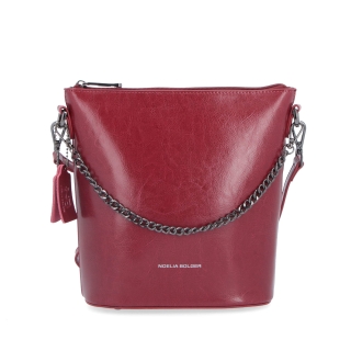 Elegantní kožená crossbody s řetízkem Noelia Bolger materiál kůže zapínání na zip barva červená velikost malá NB 0048 TCV Zepředu