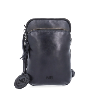 Stylová kožená crossbody taška Noelia Bolger materiál kůže zapínání na zip barva černá velikost malá NB 2419 C Zepředu
