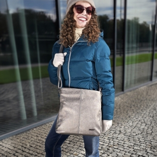 Crossbody kabelka s jednoduchým prošíváním Tangerin materiál syntetická kůže zapínání na zip barva metalická velikost střední 8003 TI Lifestyle