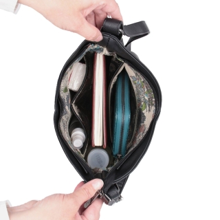 Asymetrická crossbody kabelka s prošíváním Tangerin materiál syntetická kůže zapínání na zip barva růžová velikost střední 8023 LI Vnitřek