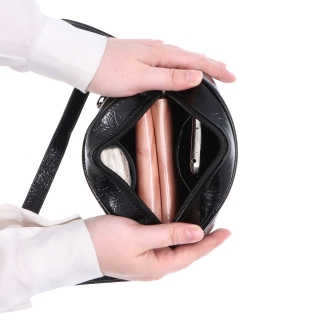 Malá crossbody kabelka se strukturovaným povrchem Le Sands materiál syntetická kůže zapínání na zip barva černá velikost malá 4372 C Vnitřek