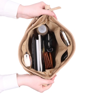 Jemně proplétaná kožená hobo kabelka Noelia Bolger materiál kůže zapínání na zip barva béžová velikost střední NB 2015 BE Vnitřek
