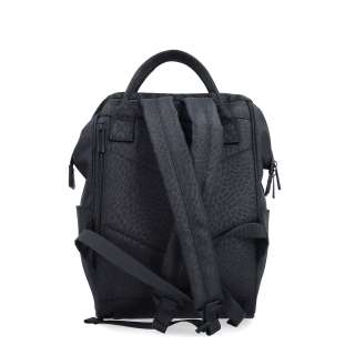 Praktický dámský batoh pro každý den Carmelo materiál nylon zapínání na zip barva černá velikost střední 6611 C LE Zezadu