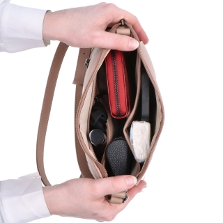 Kožená crossbody kabelka Noelia Bolger materiál kůže zapínání na zip barva nude velikost malá NB 0074 N Vnitřek
