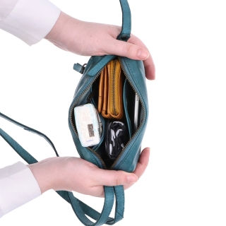 Minimalistická kožená crossbody kabelka Noelia Bolger materiál kůže zapínání na zip barva tyrkysová velikost malá NB 2417 TYR Vnitřek