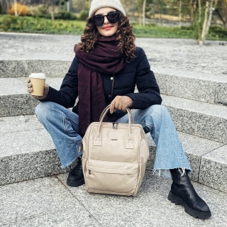 Velký praktický batoh značky Carmelo Carmelo materiál nylon zapínání na zip barva taupe velikost velká 4319 T Lifestyle