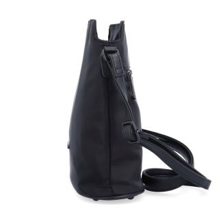 Praktická crossbody kabelka s extra kapsou Carmelo materiál nylon zapínání na zip barva černá velikost malá 6607 C Z boku