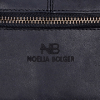 Dlouhá kožená peněženka s prošitím Noelia Bolger materiál kůže zapínání na cvoček barva černá velikost velká 5126 NB C Logo