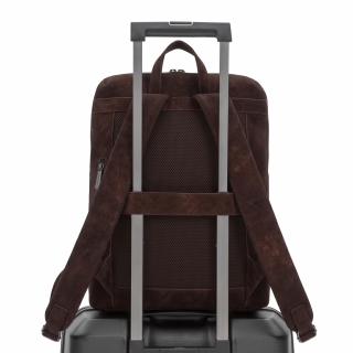 Moderní batoh s přihrádkou na notebook Carmelo materiál syntetická kůže zapínání na zip barva hnědá velikost velká 4673 H Detail